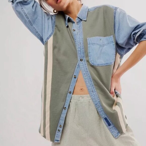 065 Free People X Tricia Fix Mixed Emotions Shirt Denim Sweatshirt NWOT Size M/L - Picture 1 of 9